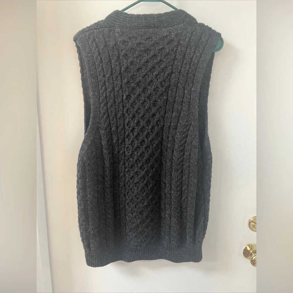 Carraig Donn Fisherman 100% Irish Wool Charcoal Gray Cardigan Sweater Vest Sz L